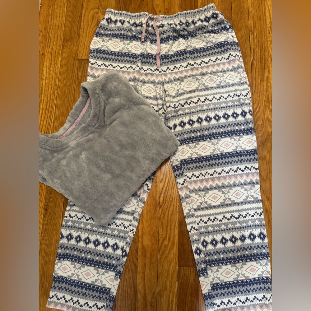 Cuddl Duds grey  and Pink Patterned Pajama Pants and cozy grey top